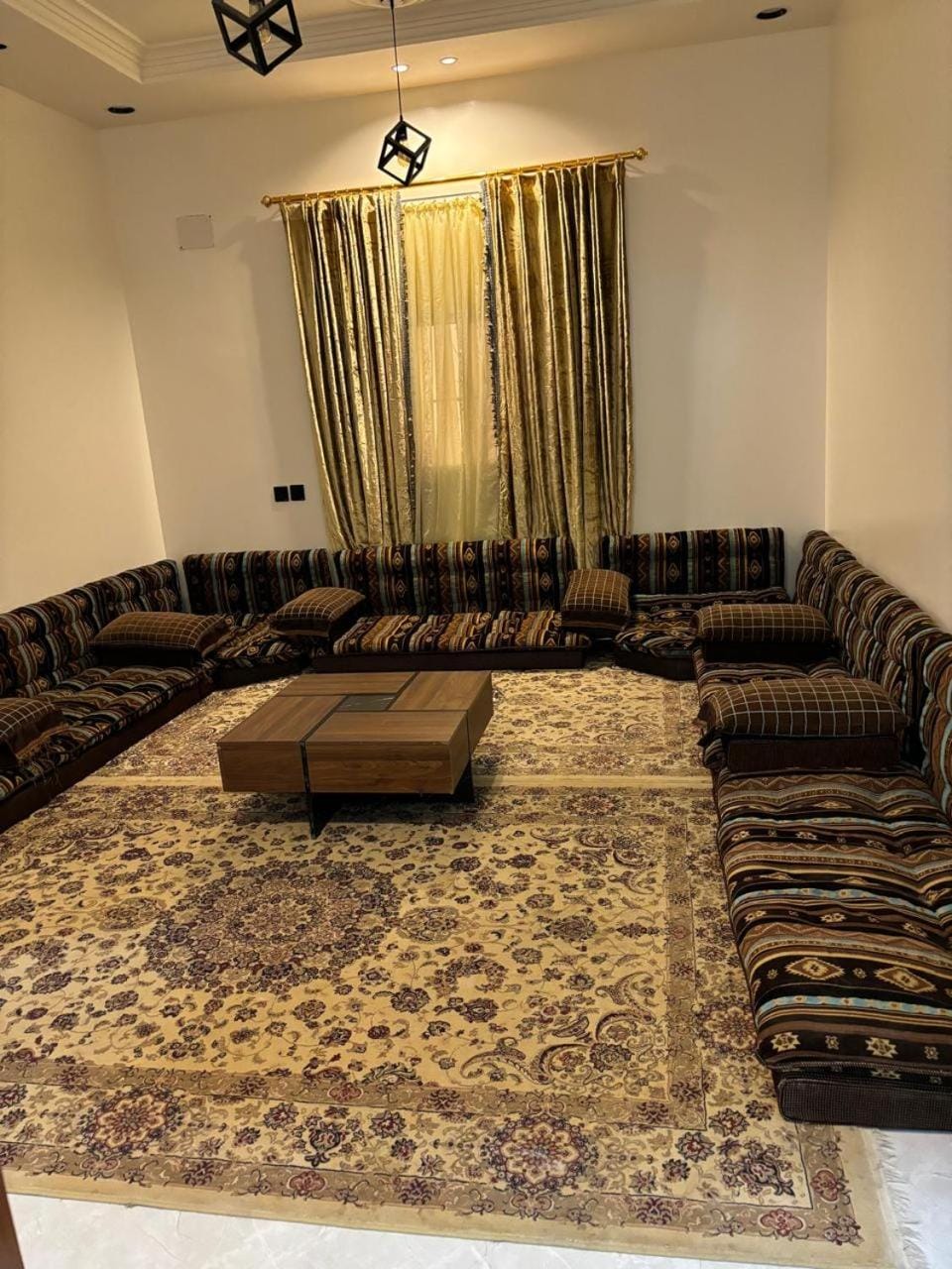 شقة 5 غرف و4 دورات مياه بالقرب من المطار Apartment in Saudi Arabia