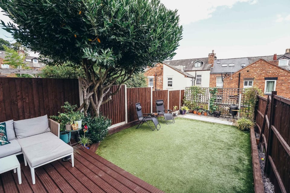 Property building, Day, Garden, Garden view