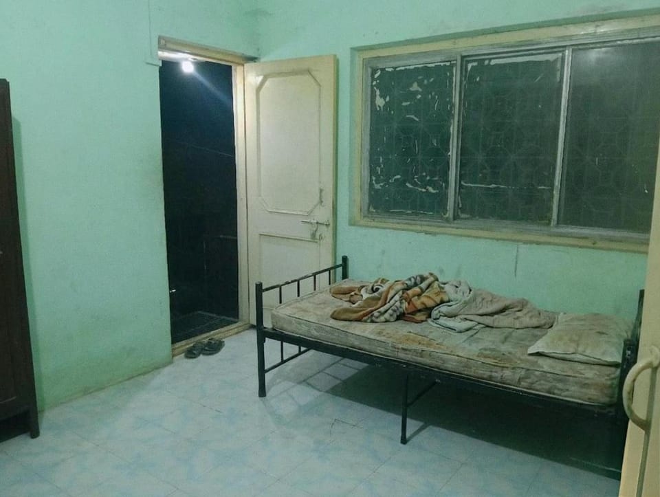 Bachelor's Homestay - Boarding & Lodging Bed and Breakfast in Maharashtra