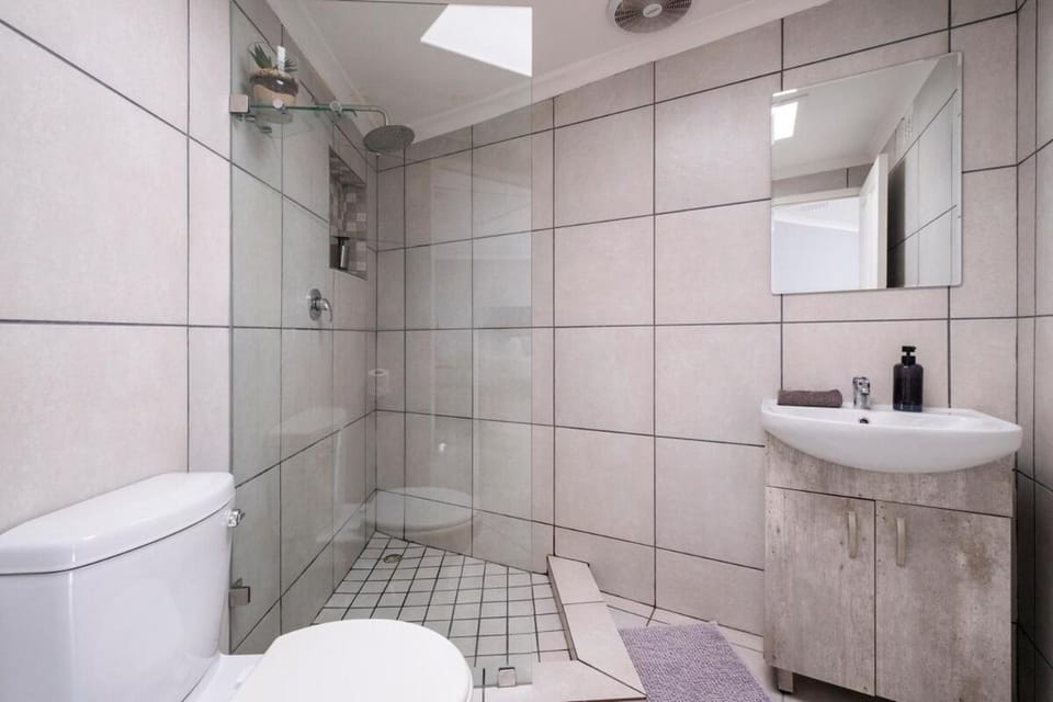 16 on Mountain Spacious 2 Bedroom Retreat Secure Parking Apartment in Cape Town