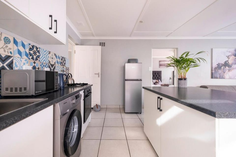 16 on Mountain Spacious 2 Bedroom Retreat Secure Parking Apartment in Cape Town