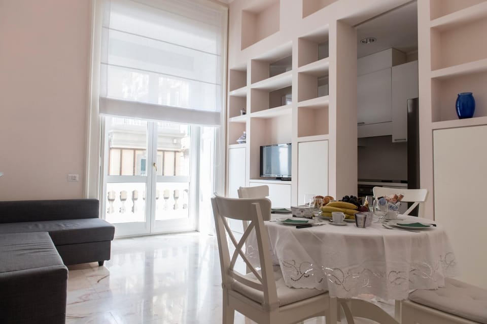 Communal lounge/ TV room, Dining area