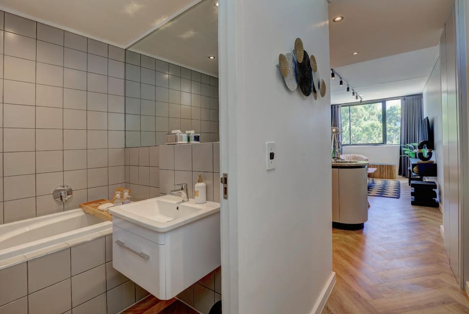 Designer Apartment Pool, Padel & Mountain Views Apartment in Western Cape
