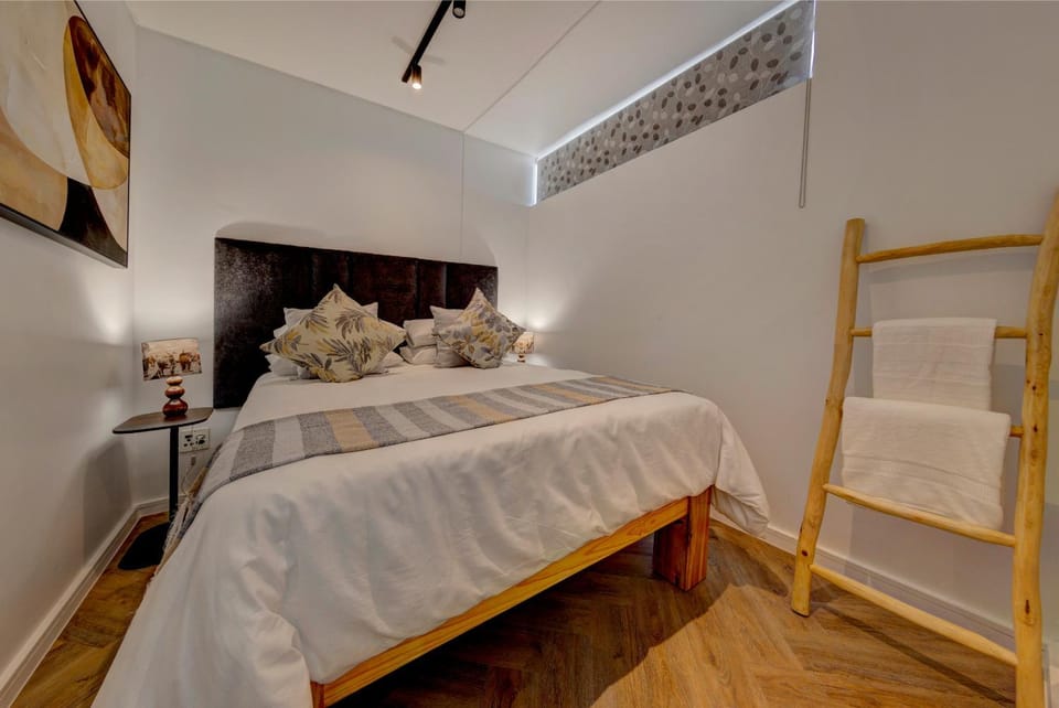 Designer Apartment Pool, Padel & Mountain Views Apartment in Western Cape