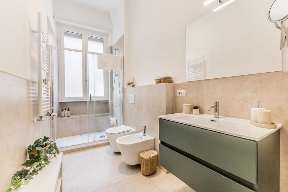 Shower, Toilet, Bathroom, bidet, towels