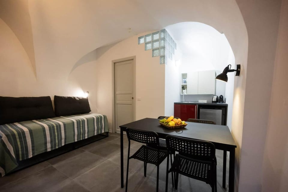 Bed, Kitchen or kitchenette, Living room