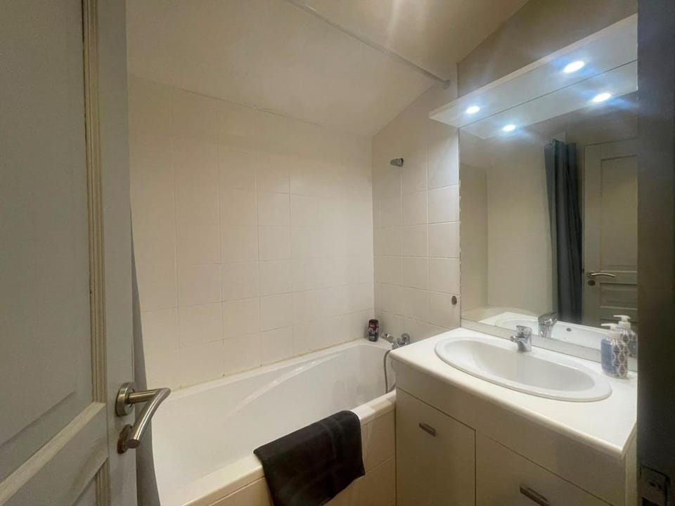 Bathroom, Bath