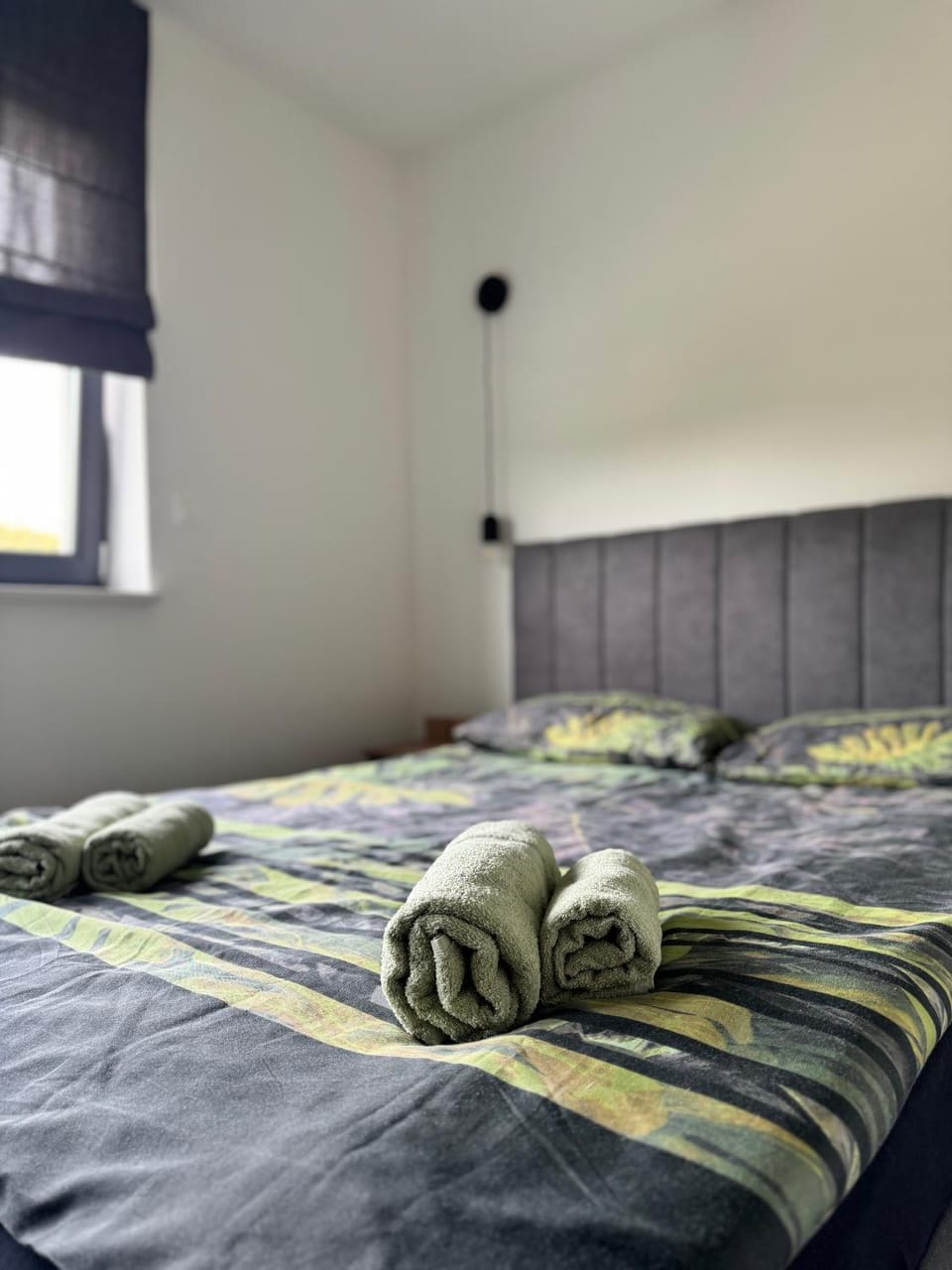 Bed, Photo of the whole room, Bedroom, towels