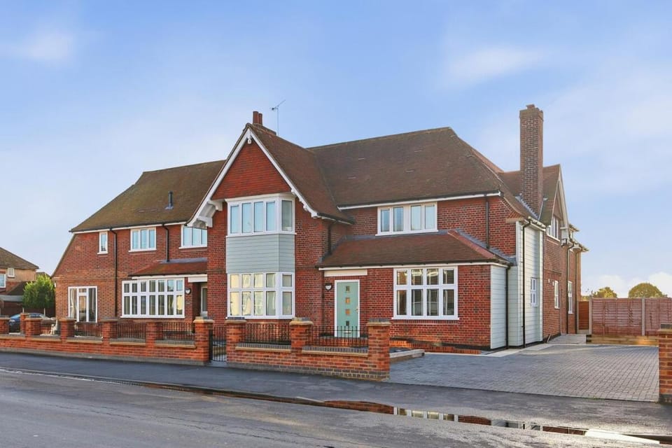 The Royal Apartments 4 -Flat for Work & Pets Apartment in Tendring District