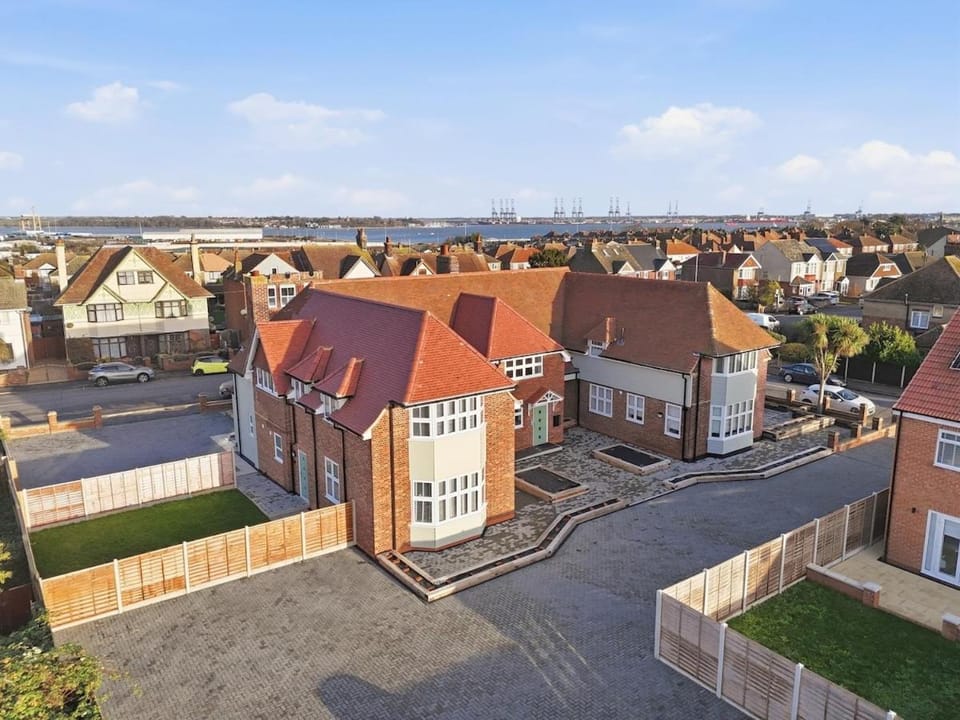 The Royal Apartments 4 -Flat for Work & Pets Apartment in Tendring District