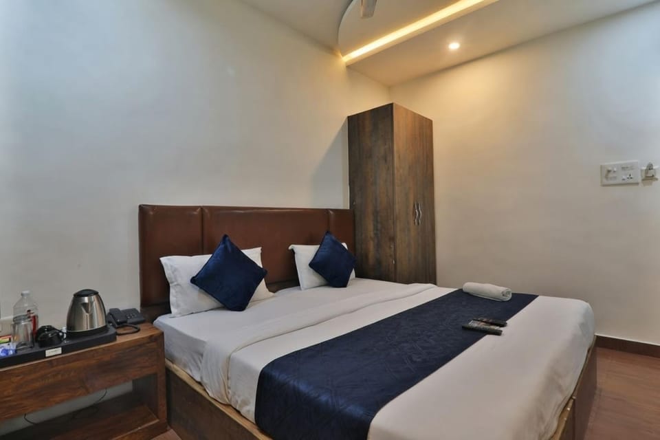 Bed, Photo of the whole room, Bedroom, wardrobe