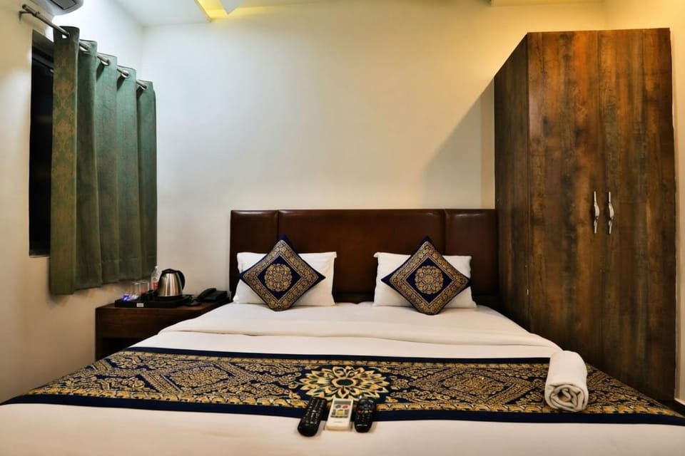 Bed, Photo of the whole room, Bedroom, wardrobe