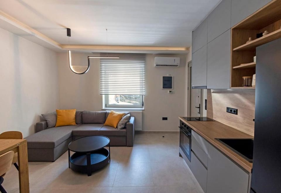 TV and multimedia, Kitchen or kitchenette, Living room, Seating area, Dining area, oven, stove, air conditioner