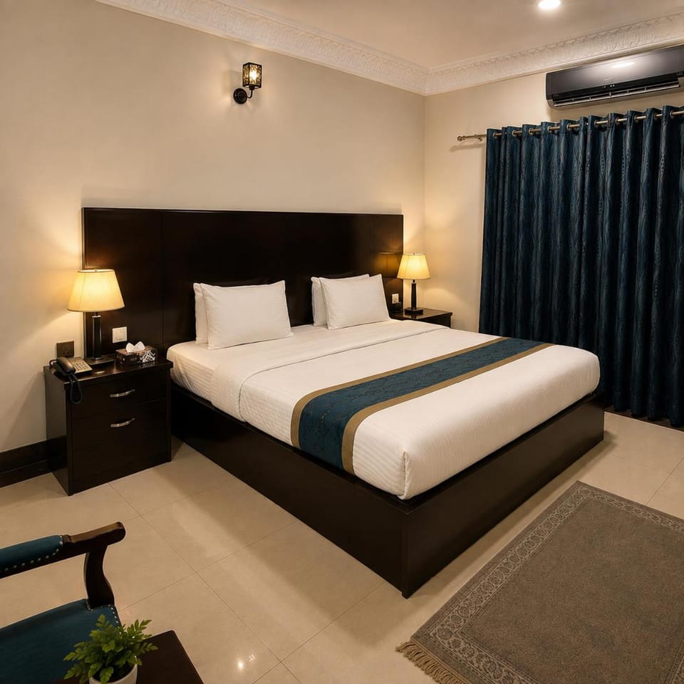 Bed, Living room, Photo of the whole room, Seating area, Bedroom, air conditioner