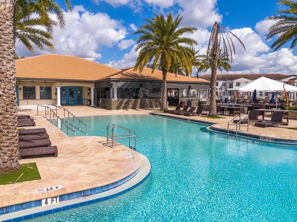 6BR Villa Pool & Lake View Balmoral Resort House in Haines City