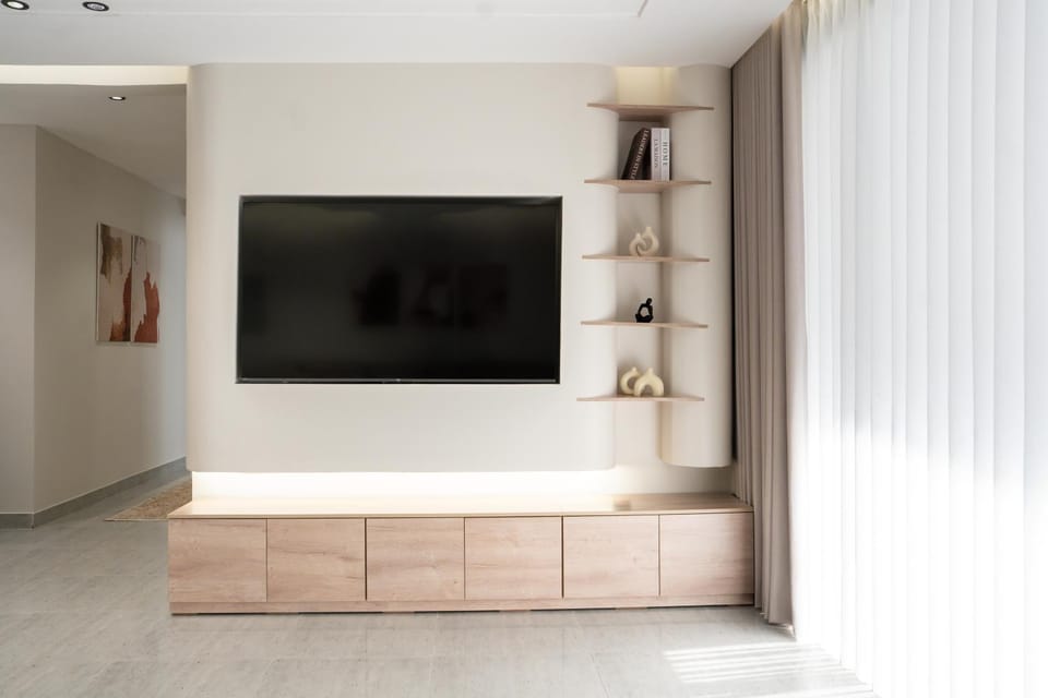 شقه 3 غرف نوم و غرفة عاملة بصالة وشرفة دخول ذاتي Apartment in Al Khobar