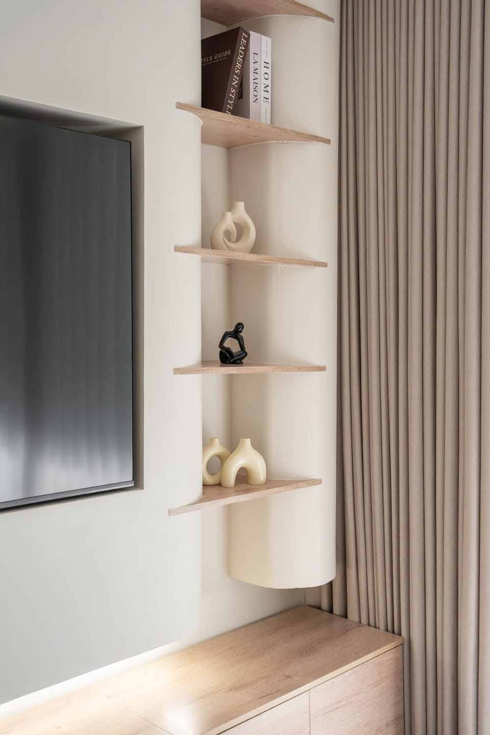 شقه 3 غرف نوم و غرفة عاملة بصالة وشرفة دخول ذاتي Apartment in Al Khobar
