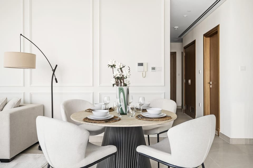 Living room, Seating area, Dining area