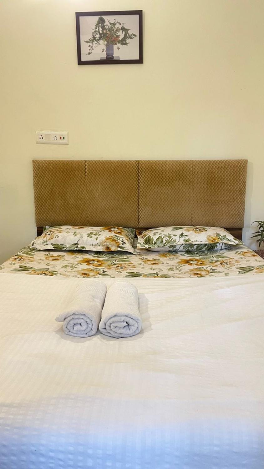 Elegant 4 Bedroom House 1st floor full flat Apartment in Kolkata