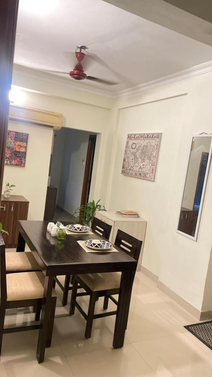 Elegant 8 Bedroom House near the lake Apartment in Kolkata
