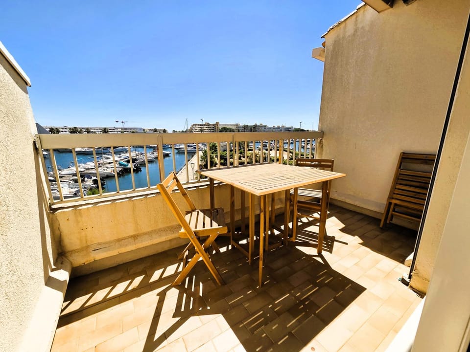 697 Appartement Studio mezzanine Résidence Port Soleil Apartment in Agde
