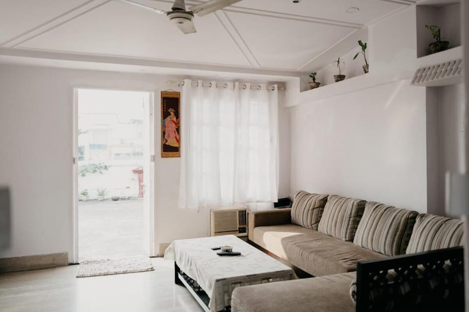 Earthy 2 Bedroom Villa w Terrace, Shared Home - 6 Apartment in Kolkata