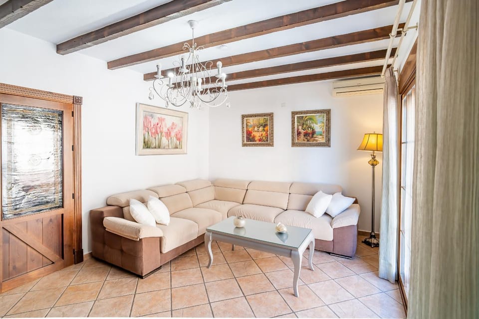 Communal lounge/ TV room, Living room