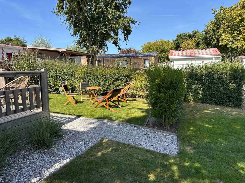 Garden, Seating area, Garden view