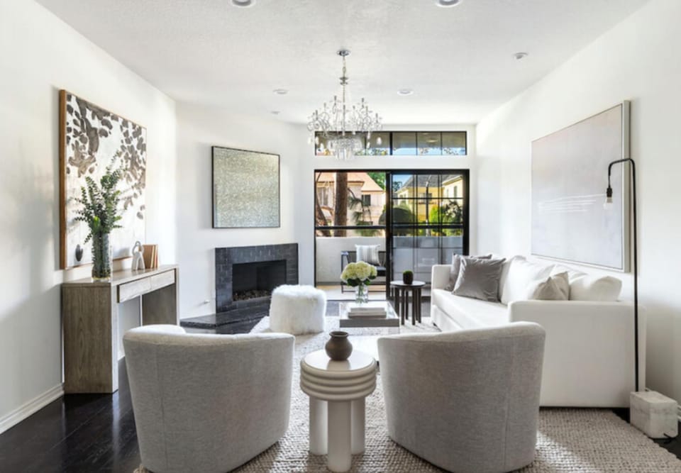 Beverly Hills Residence with Pool and Concierge Apartment in Beverly Hills