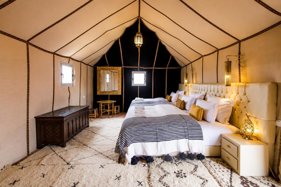 Bed, Living room, Photo of the whole room, Seating area, Bedroom, Inner courtyard view