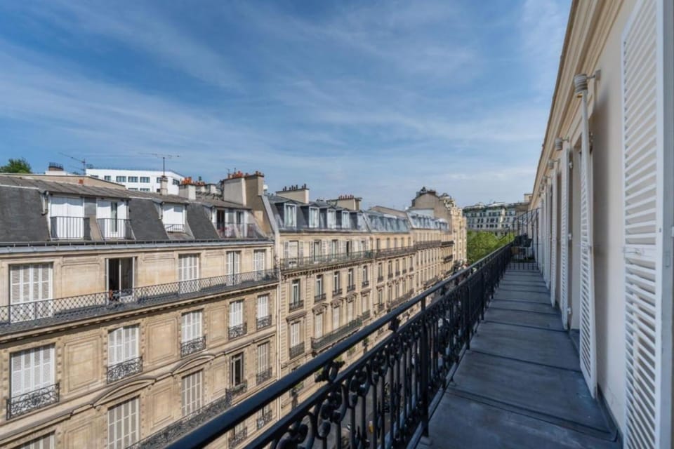 Duplex, Paris 8 Apartment in Paris