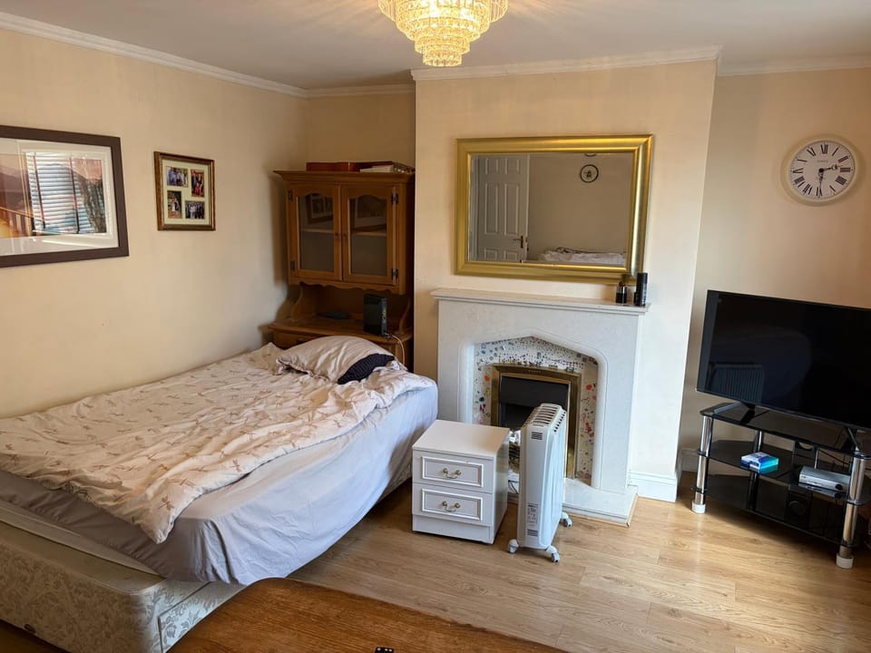 Spacious comfy budget room Near City Centre Vacation rental in Sunderland