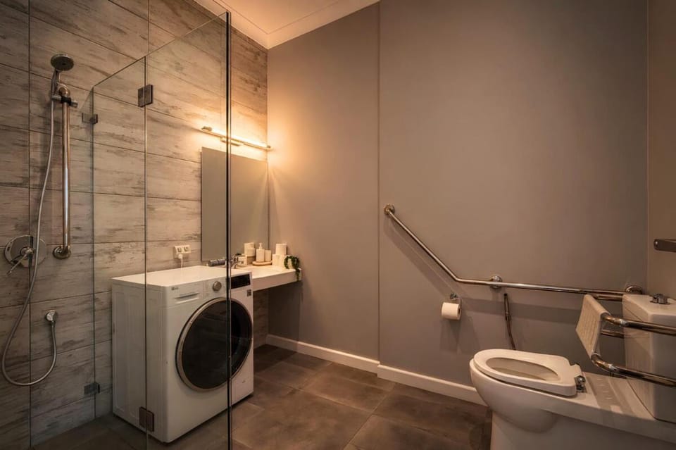 1 Bedroom with Harbour Bridge Views & Balcony Apartment in Sydney