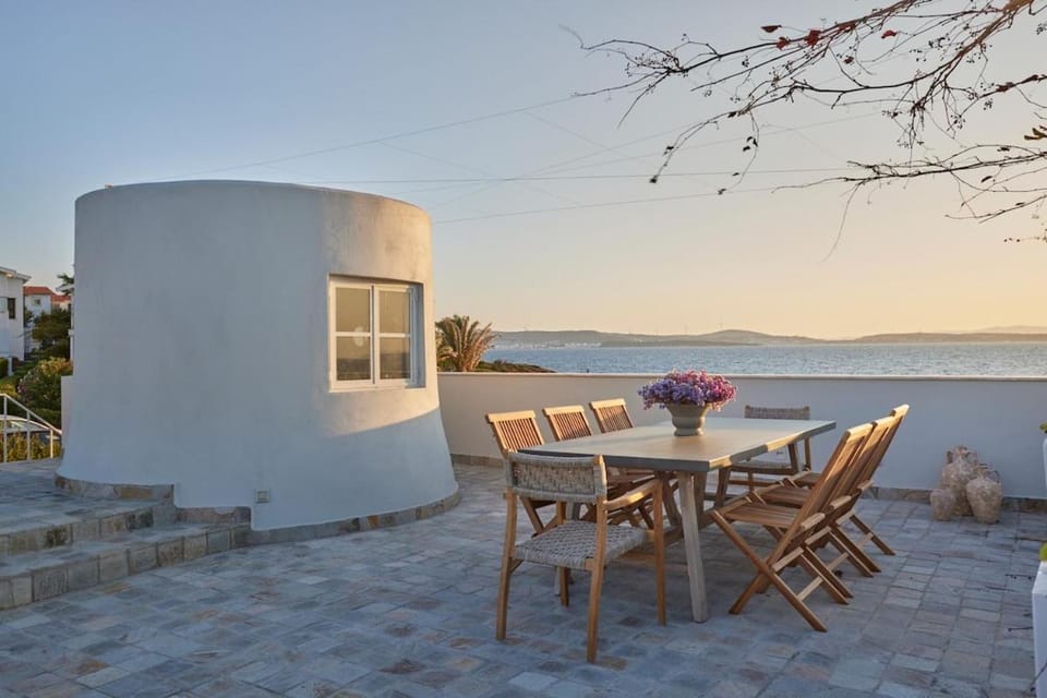 Beachfront House in Çeşme Villa in İzmir Province