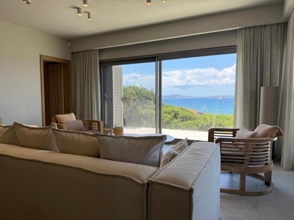 Beachfront House in Çeşme Villa in İzmir Province