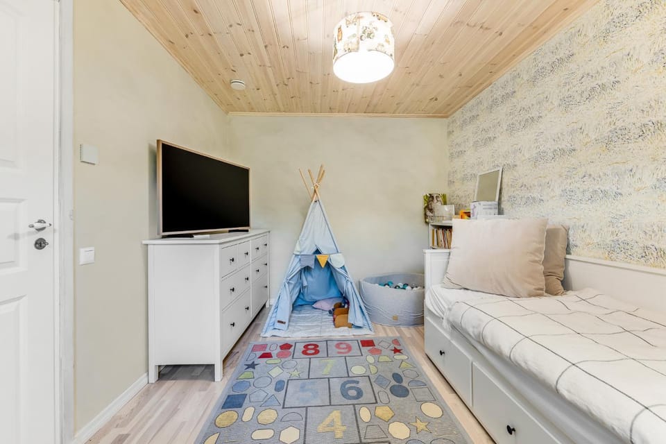3BR family home with huge garden&free parking House in Tallinn