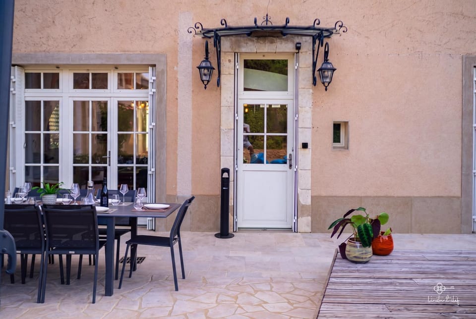 Patio, Dining area