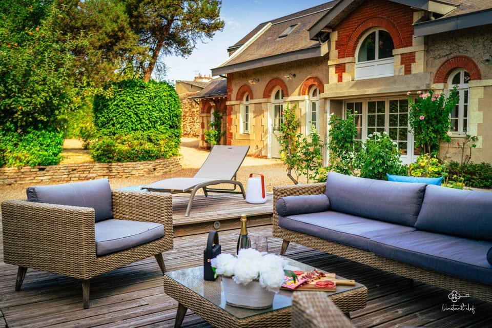 Property building, Patio, Garden, Garden view