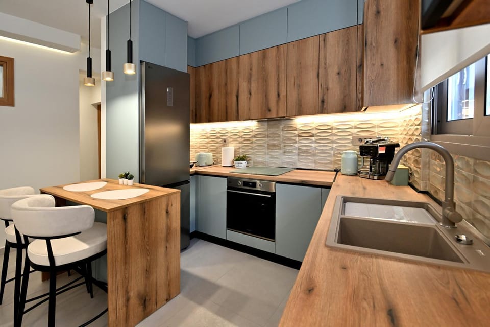 Kitchen or kitchenette, oven