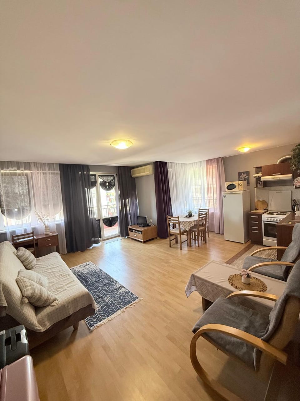 Kitchen or kitchenette, Seating area