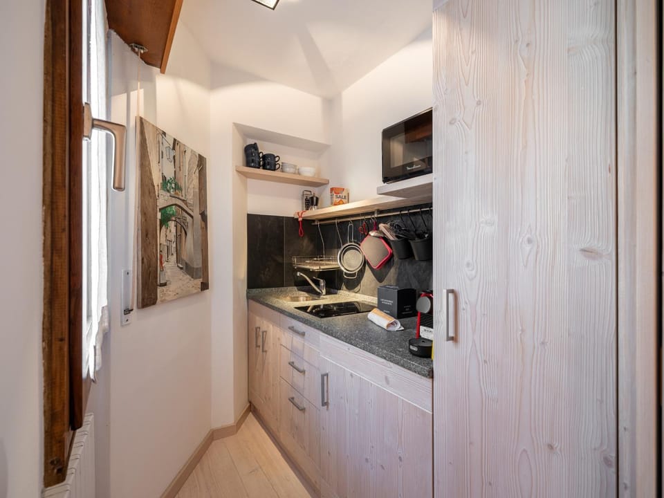 Kitchen or kitchenette