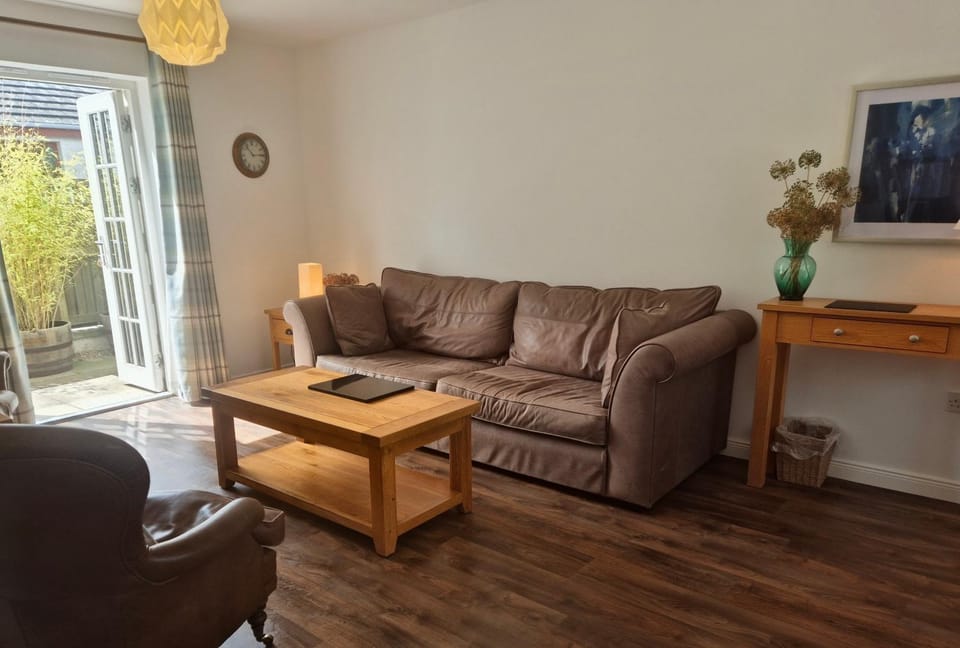 Cromarty Holiday Home 2 Bedroom Cottage with garden near the beach and woodland House in Cromarty