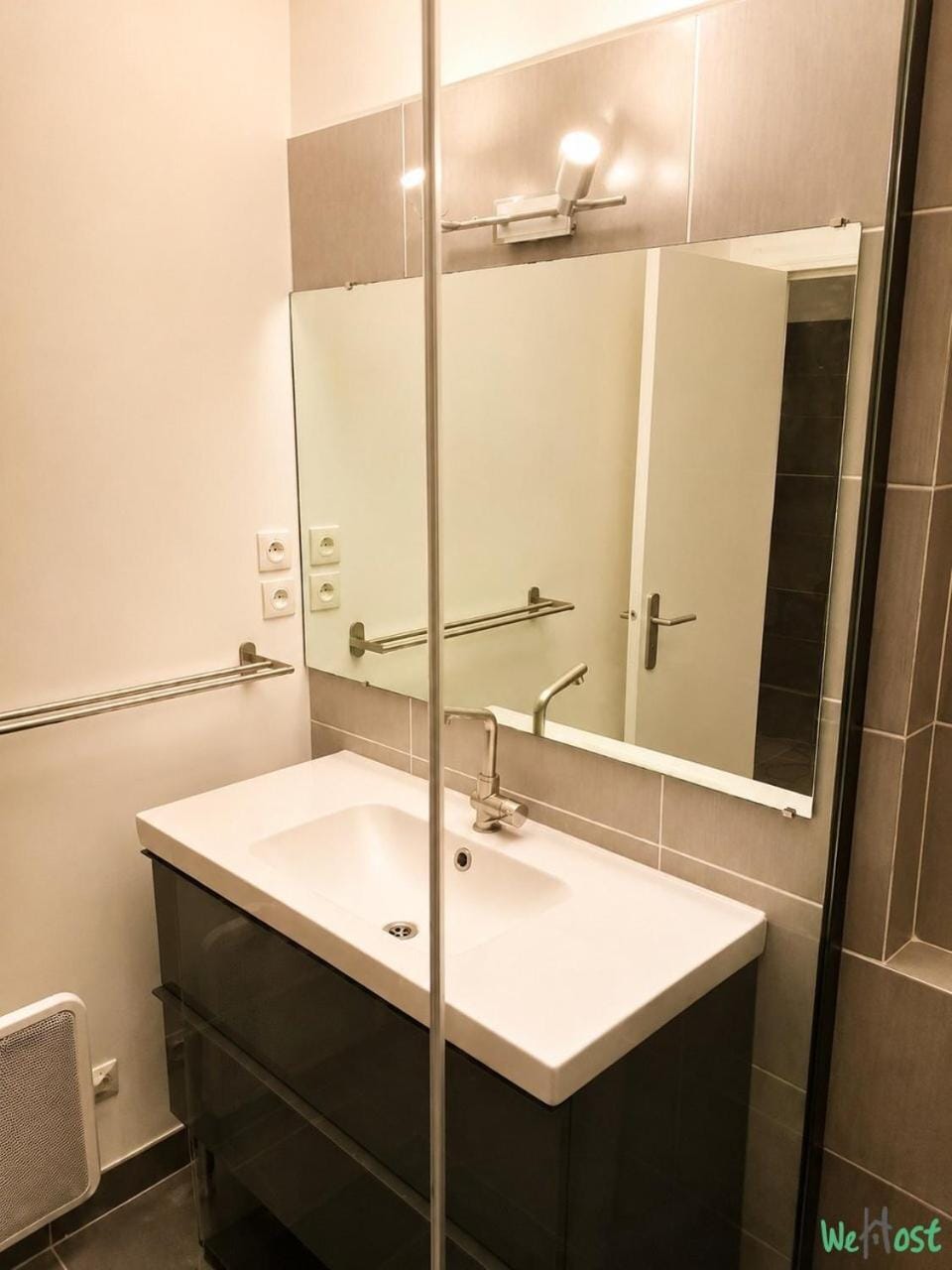 Elegant 44m² Flat with Balcony • Neuilly Paris Apartment in Levallois-Perret