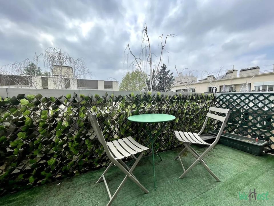 Elegant 44m² Flat with Balcony • Neuilly Paris Apartment in Levallois-Perret