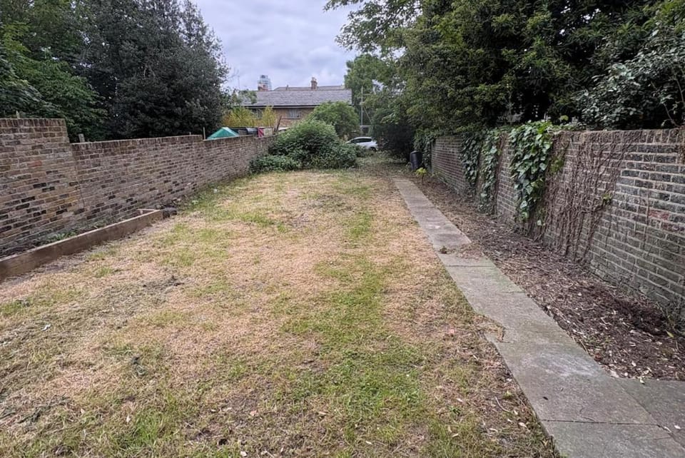 Modern 3 Bed Garden Flat Lewisham Apartment in London Borough of Lewisham