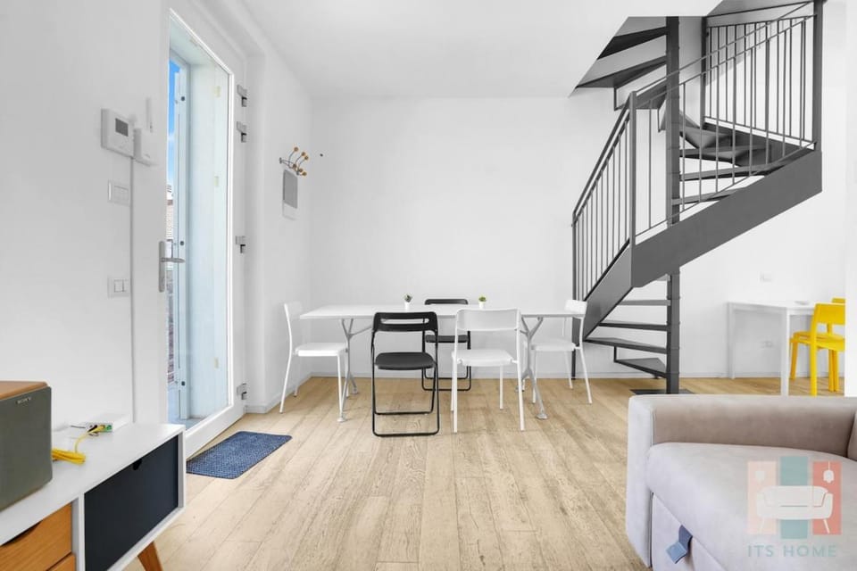 MO64 - Elegante Attico Duplex con 2 Bagni Apartment in Milan
