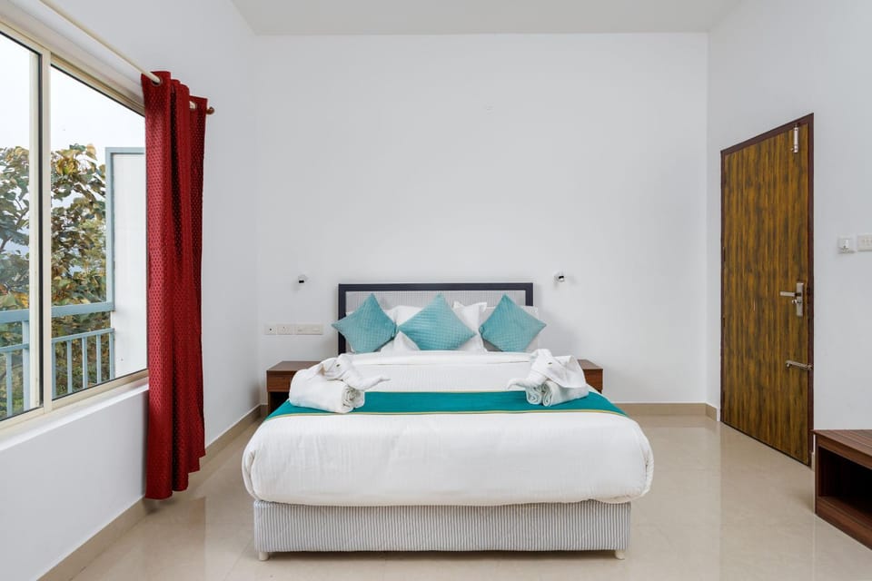 Bed, Photo of the whole room, wardrobe