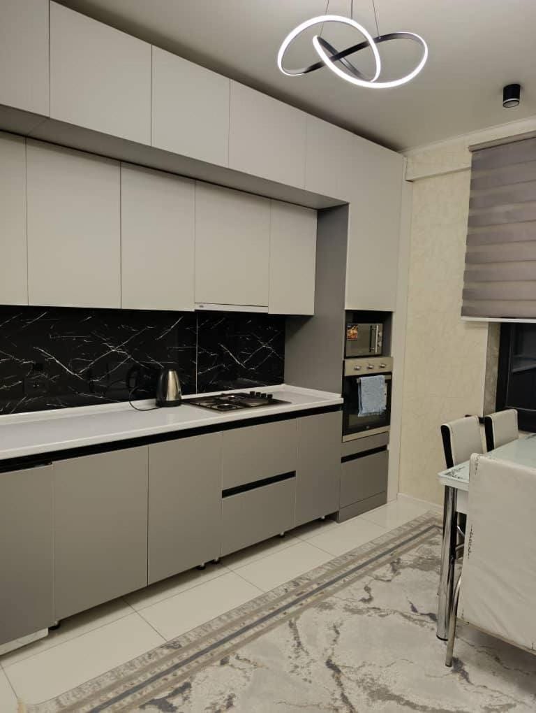Kitchen or kitchenette, Dining area, microwave, oven, stove