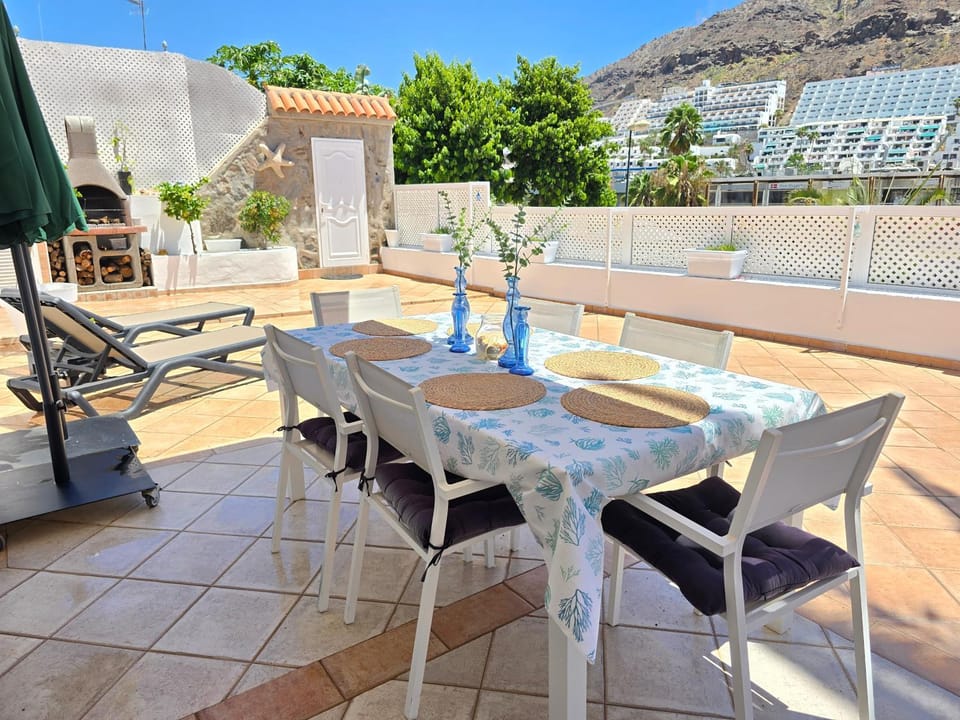 Patio, Day, Balcony/Terrace, Dining area