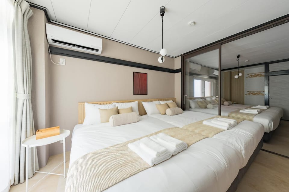 Bed, Bedroom, towels, air conditioner